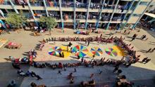 HI’s staff and volunteers providing recreational activities for children in a UNRWA shelter, in Khan Younès West, a town in the south of the Gaza Strip, October 2023. | © HI